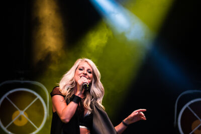 Noa Neal @ Sint-Baafsplein Gent, picture 8, photographed by Danny Wagemans - FrontView Magazine