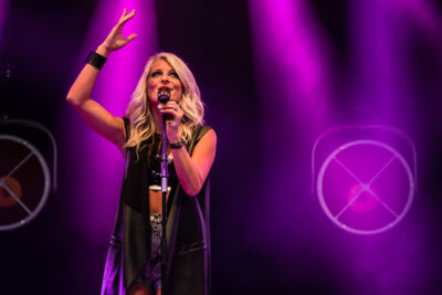 Noa Neal @ Sint-Baafsplein Gent, picture 9, photographed by Danny Wagemans - FrontView Magazine