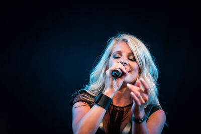 Noa Neal @ Sint-Baafsplein Gent, picture 11, photographed by Danny Wagemans - FrontView Magazine