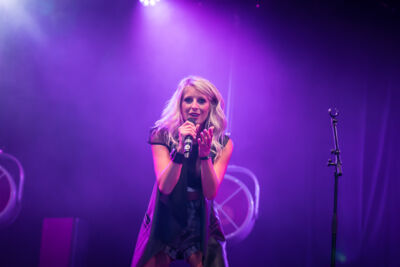 Noa Neal @ Sint-Baafsplein Gent, picture 16, photographed by Danny Wagemans - FrontView Magazine