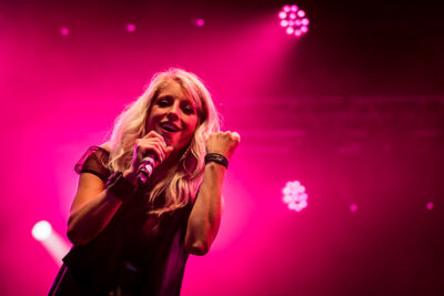 Noa Neal @ Sint-Baafsplein Gent, picture 17, photographed by Danny Wagemans - FrontView Magazine