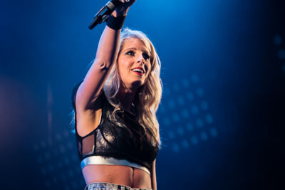 Noa Neal @ Sint-Baafsplein Gent, picture 19, photographed by Danny Wagemans - FrontView Magazine