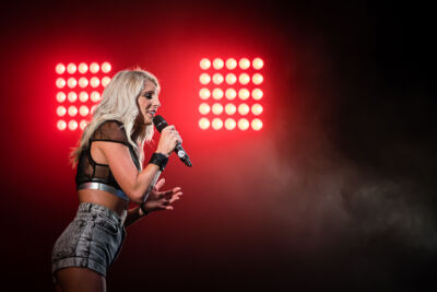 Noa Neal @ Sint-Baafsplein Gent, picture 20, photographed by Danny Wagemans - FrontView Magazine