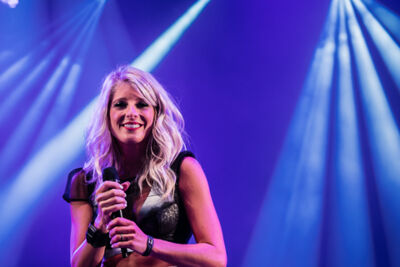 Noa Neal @ Sint-Baafsplein Gent, picture 22, photographed by Danny Wagemans - FrontView Magazine