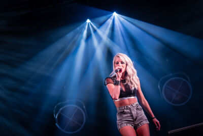 Noa Neal @ Sint-Baafsplein Gent, picture 25, photographed by Danny Wagemans - FrontView Magazine