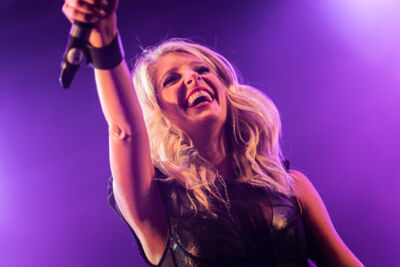 Noa Neal @ Sint-Baafsplein Gent, picture 30, photographed by Danny Wagemans - FrontView Magazine