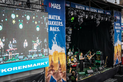 Beatles by Girls @ Korenmarkt Gent, picture 1, photographed by Danny Wagemans - FrontView Magazine