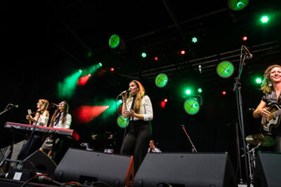 Beatles by Girls @ Korenmarkt Gent, picture 3, photographed by Danny Wagemans - FrontView Magazine