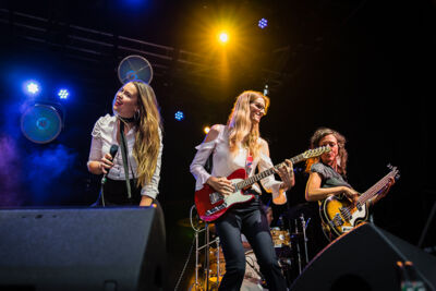 Beatles by Girls @ Korenmarkt Gent, picture 12, photographed by Danny Wagemans - FrontView Magazine