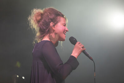 Selah Sue @ Dranouter, foto 6, foto's door Frank Lambrechts - FrontView Magazine