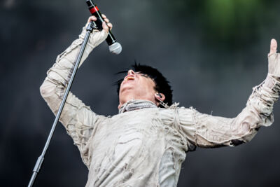 Gary Numan @ Lokerse Feesten, picture 7, photographed by Zourab Moussaev - FrontView Magazine