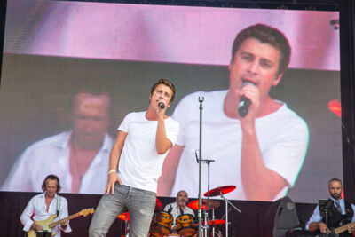 Niels Destadsbader @ Antwerp Pride Closing Festival, picture 2, photographed by Marc Verdonck - FrontView Magazine