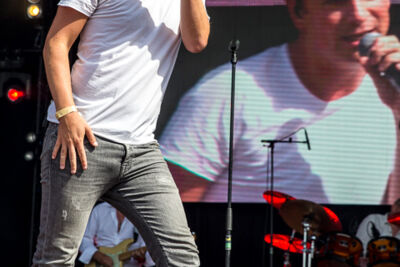 Niels Destadsbader @ Antwerp Pride Closing Festival, picture 9, photographed by Marc Verdonck - FrontView Magazine
