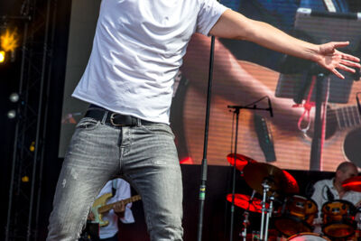 Niels Destadsbader @ Antwerp Pride Closing Festival, picture 12, photographed by Marc Verdonck - FrontView Magazine