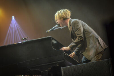 Tom Odell @ Lowlands 2018, picture 8, photographed by Jordy Van Driessche - FrontView Magazine