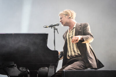 Tom Odell @ Lowlands 2018, picture 10, photographed by Jordy Van Driessche - FrontView Magazine