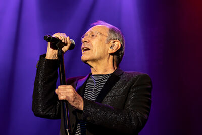 Rob de Nijs @ maanrock, picture 4, photographed by Frank Lambrechts - FrontView Magazine