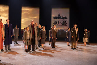 Persmoment première spektakel-musical 40-45 @ Studio100 pop-up theater, picture 12, photographed by dirk janssens - FrontView Magazine