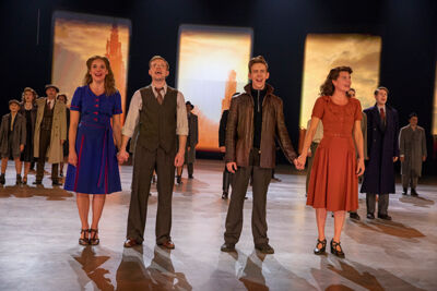 Persmoment première spektakel-musical 40-45 @ Studio100 pop-up theater, picture 14, photographed by dirk janssens - FrontView Magazine