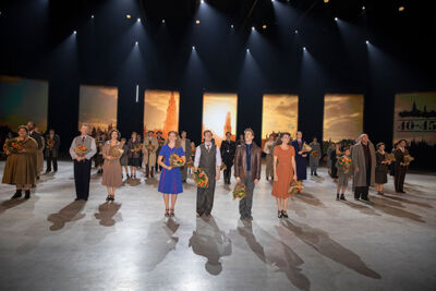 Persmoment première spektakel-musical 40-45 @ Studio100 pop-up theater, picture 17, photographed by dirk janssens - FrontView Magazine