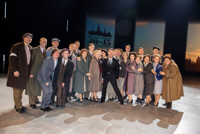 Persmoment première spektakel-musical 40-45 @ Studio100 pop-up theater, picture 23, photographed by dirk janssens - FrontView Magazine