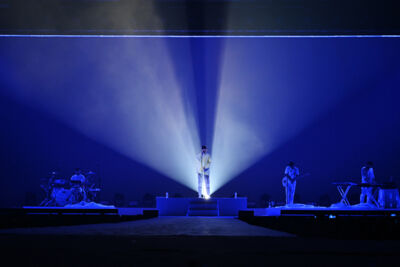 Oscar and The Wolf @ Sportpaleis, foto 1, foto's door Sandra Van Watermeulen - FrontView Magazine