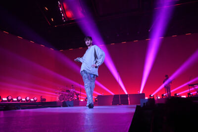 Oscar and The Wolf @ Sportpaleis, foto 8, foto's door Sandra Van Watermeulen - FrontView Magazine