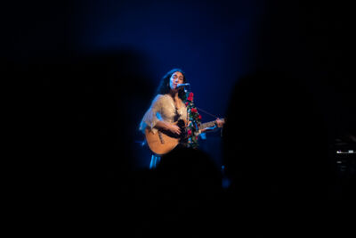 Father John Misty & Bedouine @ De Roma, picture 5, photographed by Myra Segers - FrontView Magazine