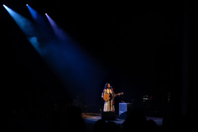 Father John Misty & Bedouine @ De Roma, picture 6, photographed by Myra Segers - FrontView Magazine