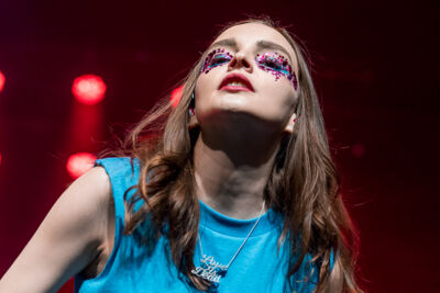 CHVRCHES @ Ancienne Belgique, picture 10, photographed by Erwin Evrard - FrontView Magazine