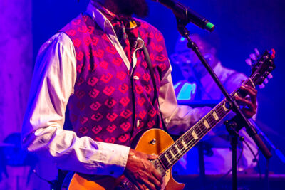 Fantastic Negrito @ De Roma, picture 2, photographed by Chris Lippens - FrontView Magazine