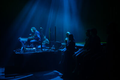 Beraadgeslagen (& Bert Cools) @ De Roma, picture 39, photographed by Myra Segers - FrontView Magazine