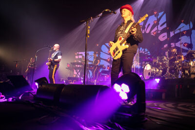 Pascal Obispo @ L'Aéronef Lille, picture 12, photographed by Anais Callens - FrontView Magazine