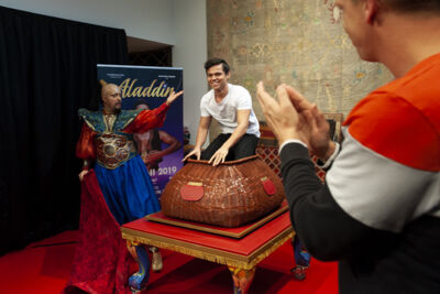 Persconferentie Aladdin @ Ashtari Oriental Carpets, picture 21, photographed by Sandra Van Watermeulen - FrontView Magazine