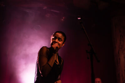 Adia Victoria - The Dope Queen Tour @ De Roma, picture 9, photographed by Christian Kwa - FrontView Magazine