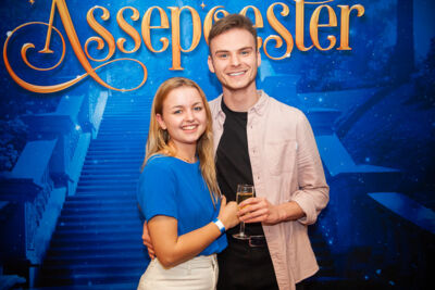 Rode loper - Première Assepoester @ Theater Elckerlyc, foto 36, foto's door Goele Bormans - FrontView Magazine
