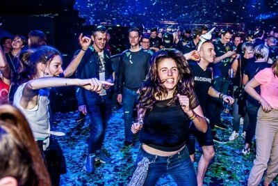 Sfeerbeelden @ I love the 90's, foto 29, foto's door Gert Daemen - FrontView Magazine