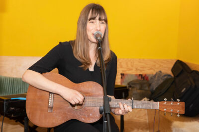 Neeka stelt nieuw album voor @ Buchbar Antwerpen, picture 4, photographed by dirk janssens - FrontView Magazine