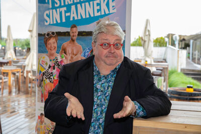 Castvoorstelling T'strand van Sint-Anneke @ Club Cabane, foto 2, foto's door dirk janssens - FrontView Magazine