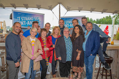 Castvoorstelling T'strand van Sint-Anneke @ Club Cabane, foto 6, foto's door dirk janssens - FrontView Magazine