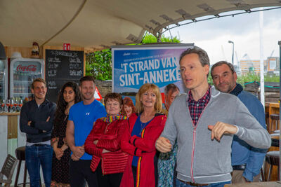 Castvoorstelling T'strand van Sint-Anneke @ Club Cabane, foto 7, foto's door dirk janssens - FrontView Magazine