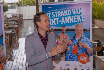 Castvoorstelling T'strand van Sint-Anneke @ Club Cabane, foto 9, foto's door dirk janssens - FrontView Magazine