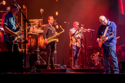 Mark Knopfler @ Sportpaleis, picture 10, photographed by Erwin Evrard - FrontView Magazine