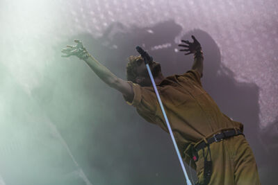 Oscar and The Wolf @ Cactus Festival, picture 5, photographed by Chris Lippens - FrontView Magazine