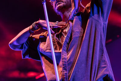 Oscar and The Wolf @ Cactus Festival, picture 25, photographed by Chris Lippens - FrontView Magazine
