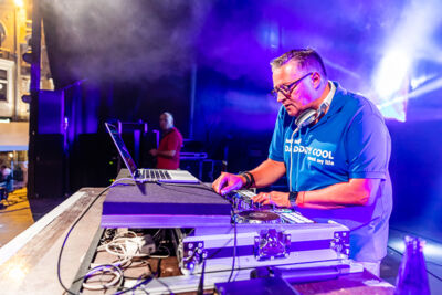 DJ Daddy Cool @ Sint-Baafsplein (Gentse Feesten), picture 2, photographed by Dimitri Vanlommel - FrontView Magazine