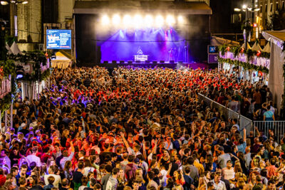 DJ Daddy Cool @ Sint-Baafsplein (Gentse Feesten), picture 8, photographed by Dimitri Vanlommel - FrontView Magazine