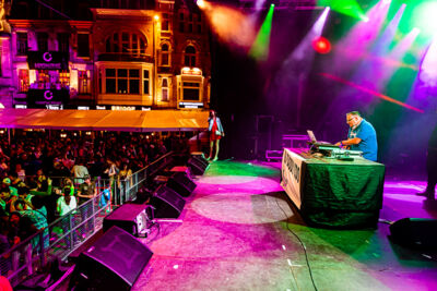 DJ Daddy Cool @ Sint-Baafsplein (Gentse Feesten), picture 13, photographed by Dimitri Vanlommel - FrontView Magazine