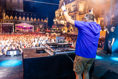 DJ Daddy Cool @ Sint-Baafsplein (Gentse Feesten), picture 22, photographed by Dimitri Vanlommel - FrontView Magazine