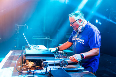 DJ Daddy Cool @ Sint-Baafsplein (Gentse Feesten), picture 24, photographed by Dimitri Vanlommel - FrontView Magazine